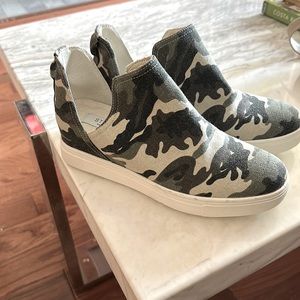 Camo high top runners. Steven New York. Size 7. Brand new. Never worn.